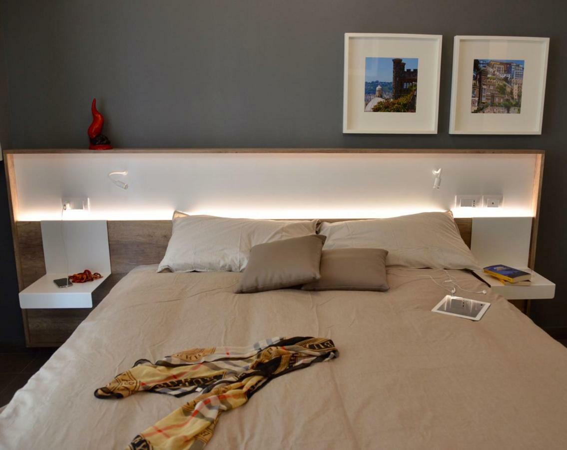 Bed In Centro Bed & Breakfast เนเปิลส์ ภายนอก รูปภาพ