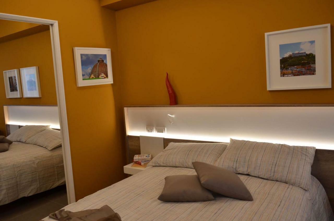 Bed In Centro Bed & Breakfast เนเปิลส์ ภายนอก รูปภาพ