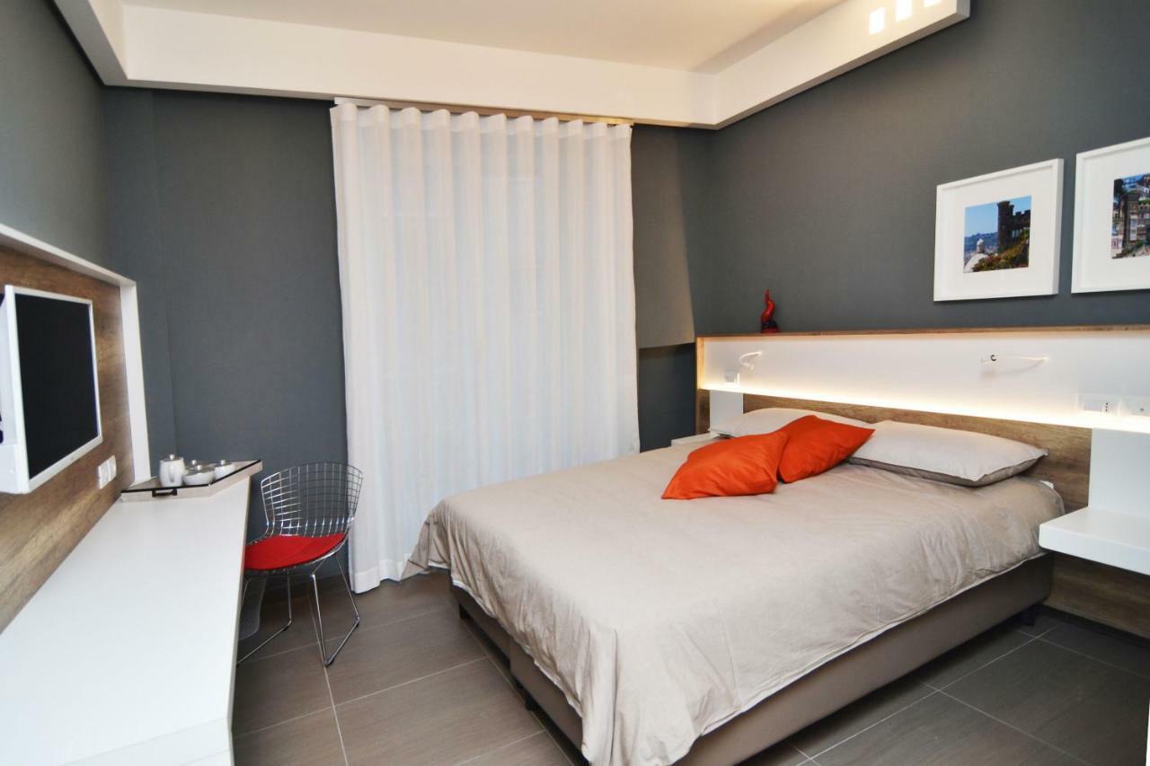 Bed In Centro Bed & Breakfast เนเปิลส์ ภายนอก รูปภาพ