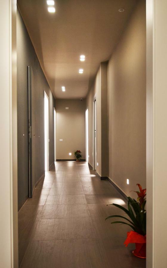 Bed In Centro Bed & Breakfast เนเปิลส์ ภายนอก รูปภาพ
