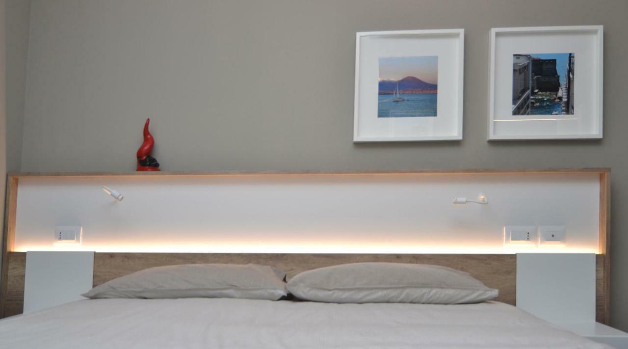 Bed In Centro Bed & Breakfast เนเปิลส์ ภายนอก รูปภาพ