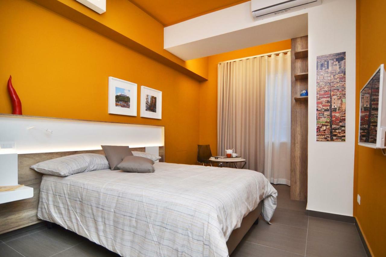 Bed In Centro Bed & Breakfast เนเปิลส์ ภายนอก รูปภาพ