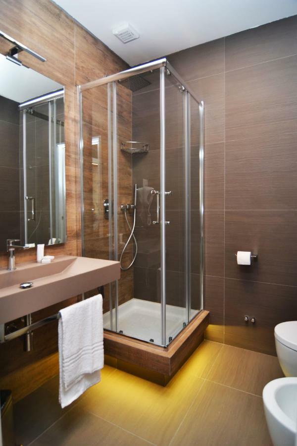 Bed In Centro Bed & Breakfast เนเปิลส์ ภายนอก รูปภาพ